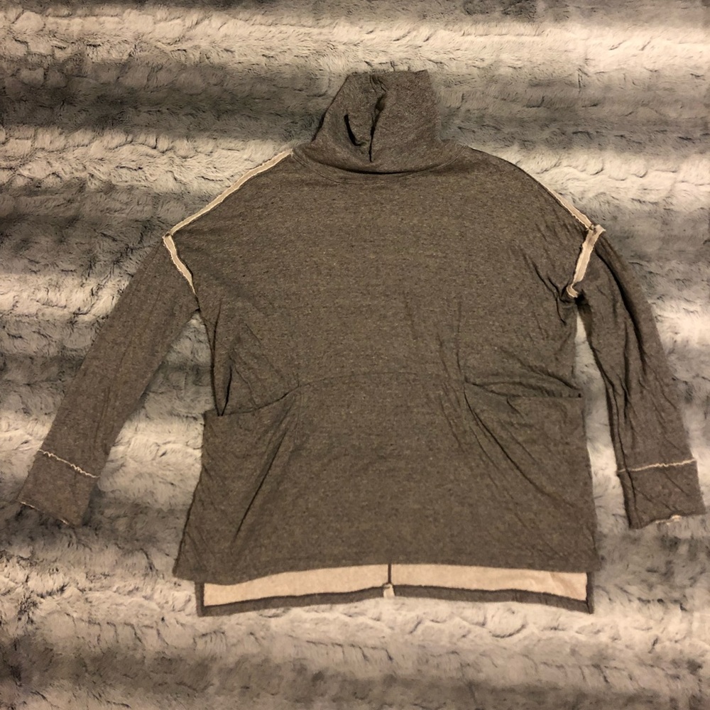 EUC Gray Slouch Boho Top wear w Jeans or Leggings